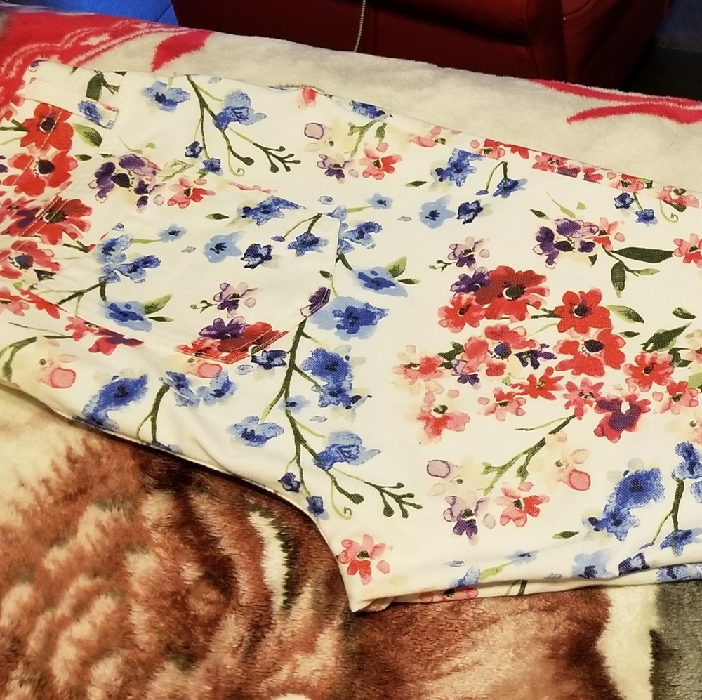 Faded Glory Floral  capri stretch pants